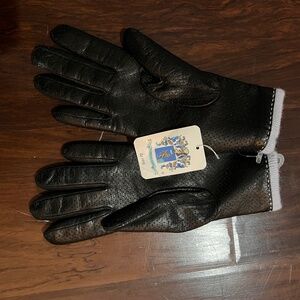 NWT  Portolano Gloves Color black leather Size 7